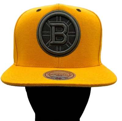 Gorra de béisbol Boston Bruins para hombre talla única amarilla logotipo de hockey sobre hielo Mitchell & Ness Foto 1 de 4
