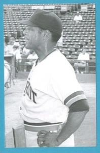 Vada Pinson (1988) Detroit Tigers Vintage Baseball Postcard PP00485 - Picture 1 of 1