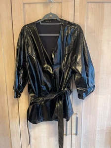 Giacca in vinile verniciato nero Shein Curve. 3XL - UK 20 - Foto 1 di 3