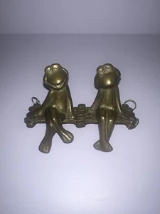 Messing Liebesfrösche auf Schaukel Frosch Freunde Figur (ohne Schaukel befestigt) - Bild 1 von 4
