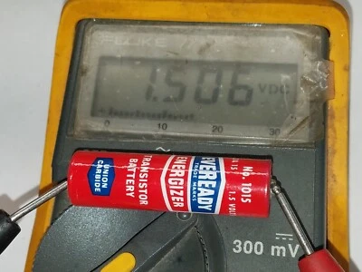 2 pilas AA VINTAGE ¡¡PRUEBA BIEN!! No. 1015 EVEREADY ENERGIZER UNION CARBIDE EE. UU. Foto 1 de 4