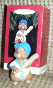 1994 BUSY BATTER ORNAMENT Hallmark Baseball Beaver MIB - Bild 1 von 1
