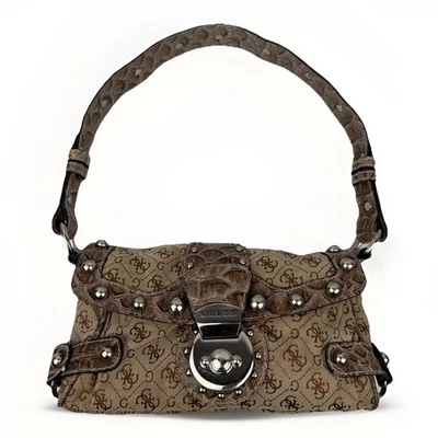 Bolsa de ombro vintage Y2K Guess marrom bronzeado monograma cravejada com acabamento falso crocodilo em relevo - Imagem 1 de 4