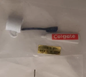 Miniature Dolls House Furniture 1:12 scale Colgate toothpaste, toothbrush & cup - Picture 1 of 1