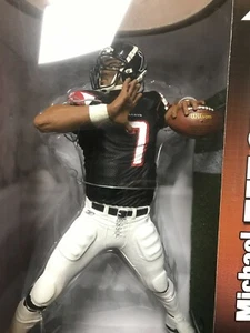 Camiseta deportiva negra de Michael Vick de los Atlanta Falcons de 12 pulgadas de Mcfarlane de la NFL  - Imagen 1 de 4