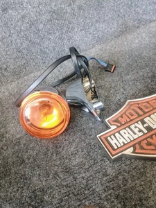 GENUINE HARLEY 2015-23 ROAD GLIDE CHROME AMBER LEFT FRONT TURN SIGNAL W/MOUNT - Picture 1 of 3