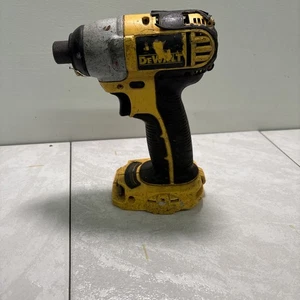 Destornillador de impacto inalámbrico DeWalt DC825 1/4" 18V SOLO herramienta  - Imagen 1 de 4