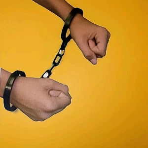  Wrist Shackles Cuffs Realistic Black Iron Halloween Prop Costume Accessory New  - Picture 1 of 2