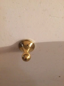 BERTOCCI 1015 ATTACCAPANNI SINGOLO SCACCO DA PARETE H Cm 7  IN OTTONE DORATO  - Picture 1 of 1