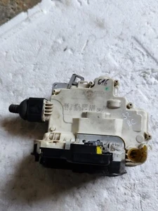 Audi A6 2004/Left front exterior Door lock mechanism/4F1837015 - Picture 1 of 5