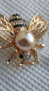 Funny little bee Brooch female pearl Rhinestone cardigan suit Brooches Pin... - Picture 1 of 10