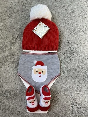 Little Me My First 圣诞帽围兜和短靴套装 0-12 个月红色白色圣诞老人 — 第 1/4 张图片