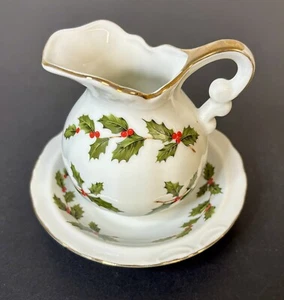 Lefton Holly And Berry Creamer Pitcher & Plate 05248 Vintage Christmas - Picture 1 of 8