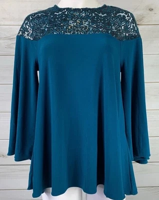 Blusa Alfani para mujer mediana verde azulado manga campana yugo con lentejuelas nueva con etiquetas precio de venta sugerido por el fabricante 89,50 USD Foto 1 de 4