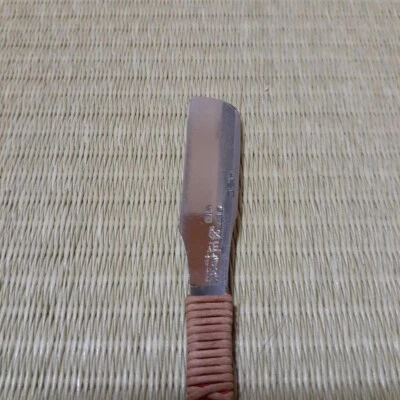 Nagamasa Tamahagane Kamisori Maquinilla de Afeitar Japonesa Recta Cuero y Kimono Seda Foto 1 de 4