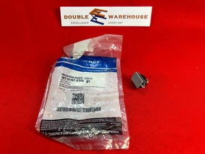Pin retenedor clip moldura Ford W716497-S300 nuevo de fábrica OEM - Imagen 1 de 2