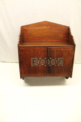 Gabinete de pared colgante estilo campestre de nogal macizo americano antiguo real de 1830 Foto 1 de 4