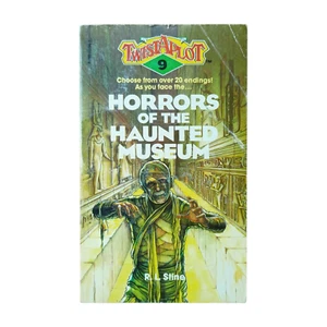 Twist A Plot 9 - Horrors of the Haunted Museum by R. L. Stein - Foto 1 di 2