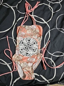 Girl's Swimsuit - Floral Design - Size 100cm (US 3-4) - 1 Piece - Picture 1 of 3
