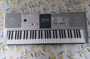 Teclado Yamaha YPT-320 61 tamaño completo sensible al tacto juego probado y funcionando - Imagen 1 de 7