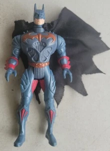 VINTAGE KENNER 1996 DC COMICS BATMAN LOOSE ACTION FIGURE W/ CAPE! G6 - Picture 1 of 3