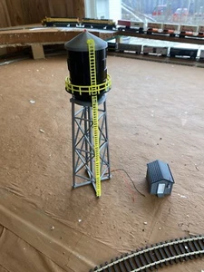 1:87 HO Scale Water Tower with Shed - Black/Silver - Picture 1 of 2