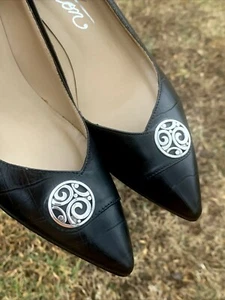 BRIGHTON Kitten High Heels Pumps Leather Silver Medallion Shoes 6.5 N ❤️sj15m8 - Picture 1 of 11