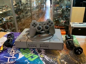 SONY PLAYSTATION 1 PS1 (SCPH-7502) CONSOLE IN GREY - BUNDLE / AU STOCK ! - Picture 1 of 12
