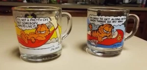 VINTAGE GARFIELD ENAMELED GLASS MUGS 1978 MCDONALD'S LOT OF 2 DIFFERENT - Picture 1 of 4