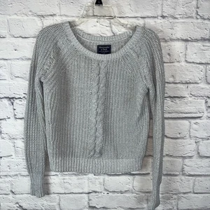 Suéter tejido con cable de vacaciones plateado brillante para mujer Abercrombie & Fitch talla pequeña - Imagen 1 de 10