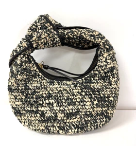 Borsa a tracolla POOLSIDE nuova senza etichette Josie nera avorio nodo di rafia - Foto 1 di 5