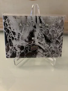 2017 UPPER DECK ALIEN MOVIE SHADOWBOX EGG SSP CASE HIT 1:270 WEAVER ROMULUS π₯ - Picture 1 of 2