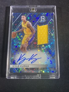2017-18 Panini Spectra - Kyle Kuzma #118 Neon Blue Prizm /99 (AU, MEM, RC) - Picture 1 of 2