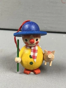 De colección ALEMANIA OCCIDENTAL Christian Ulbricht ~ Granjero con Cerdo ~ Adorno de Árbol de Madera - Imagen 1 de 8