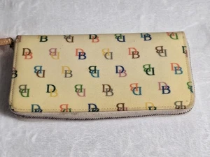 Dooney and Bourke Yellow Cream Rainbow Zipper Wallet Heart - Picture 1 of 5