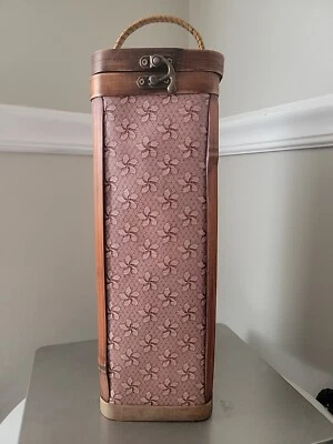 Caja de vino en relieve vinilo y bambú mango metal pestillo decoración de flores Foto 1 de 4