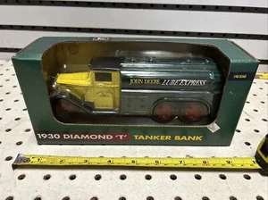 Ertl JOHN DEERE 1930 Diamond T Tanker Truck Bank #5757-10DO Great Condition - Picture 1 of 4