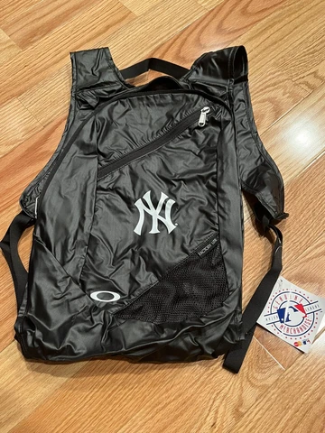 New York Yankees Backpack Oakley Factory Lite Bag SGA Season Tix Exclusive Black Cover