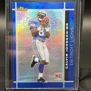 Topps Finest Blue Refractor 2007 Calvin Johnson novato #135 031/299 ¡Leones patio! - Imagen 1 de 7