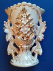 Schöne Alte Vase, Weiß  mit Goldfarbenen Ornamenten.