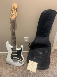 Open Box Fender American Performer Stratocaster - Arctic White w/ Rosewood FB - Picture 1 of 4