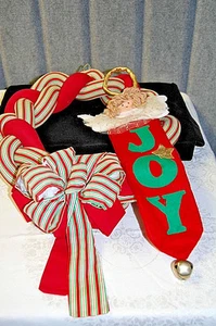 Cloth Christmas Wreath and Decorative Angel Joy Stocking X563 - Imagen 1 de 11