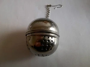 BALL SHAPED ROUND SCREW TOGETHER TEA INFUSER (BRAND NEW) - Picture 1 of 1