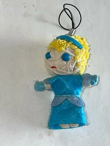 2 1/2" Disney Prinzessin blau Aschenputtel Voodoo Puppe Schnur Garn Schlüsselanhänger NEU   - Bild 1 von 4