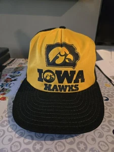 Iowa Hawkeyes Vintage Trucker Style Snapback Mütze, schwarz und gelb "Hawks" - Bild 1 von 4