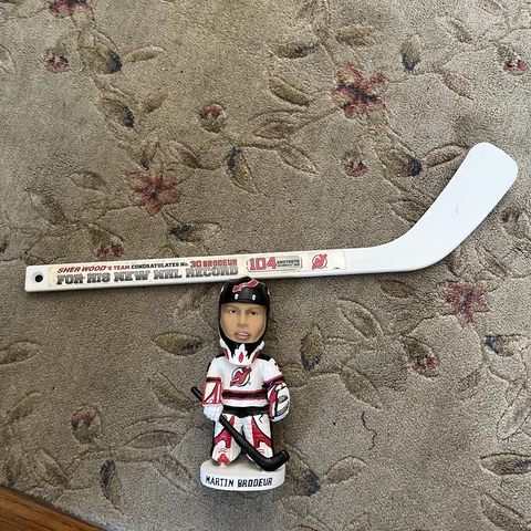 NHL Martin Brodeur NJ Devils J.p. Morgan Chase Bobblehead & 104 Mini Stick Cover