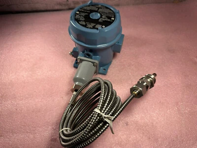 UNITED ELECTRIC E122-2BSA TRANSMITTER OPERATING RANGE - 120 TO 100 F - Image 1 of 4