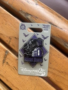 Prendedor fantasma caja sombrero mansión embrujada Walt Disney World 2025 LE 4000 titular de pase AP - Imagen 1 de 1