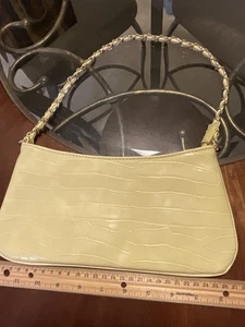 Bolso Baguette Forever 21 Croc Cuero Repujado Amarillo - Imagen 1 de 5