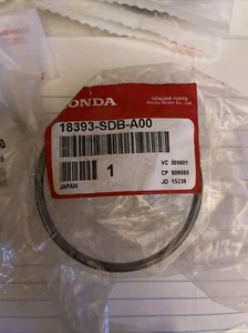 Lote #5125 - Junta precámara nueva genuina Honda OEM: P/N 18393-SDB-A00 - Imagen 1 de 2